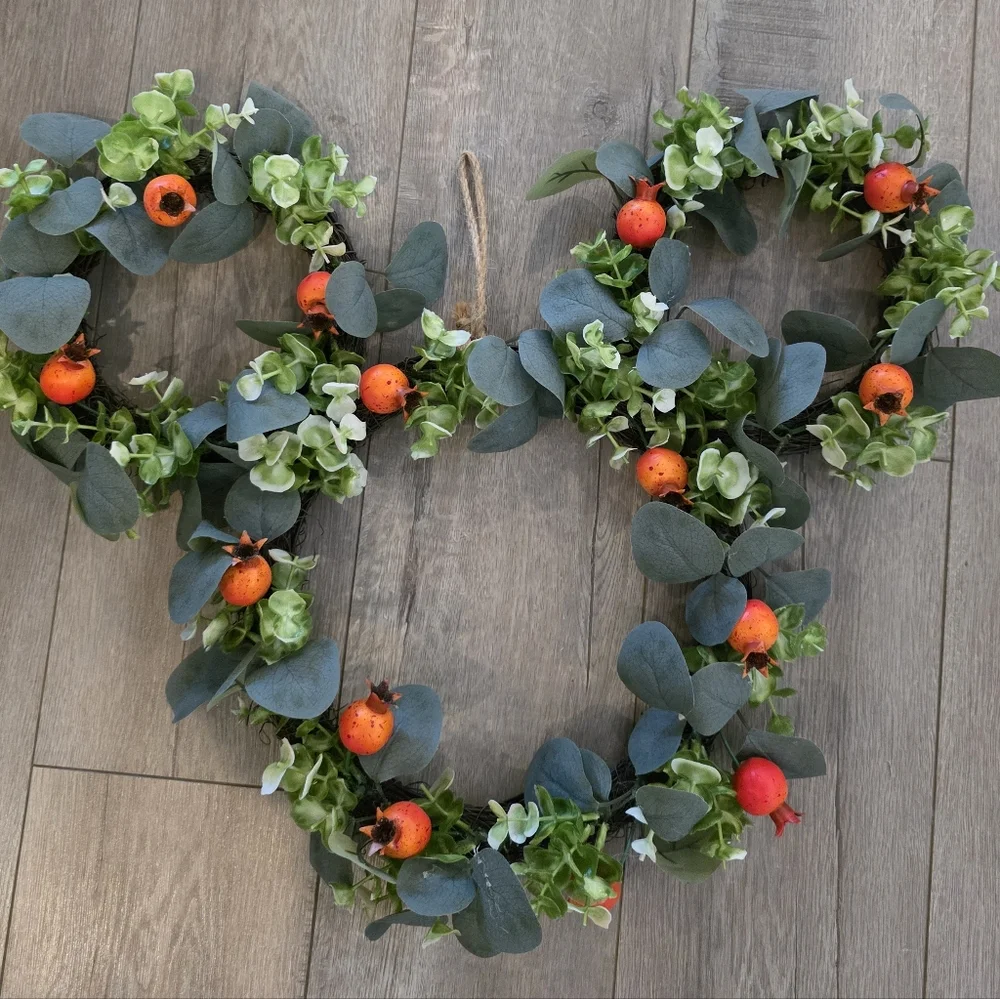 Disnwy Festive Green and Orange Holiday Wreath
